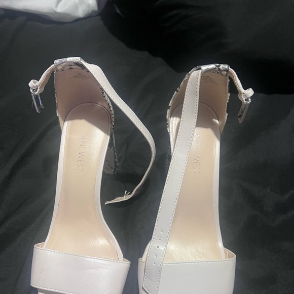 ￼Snake skin heels - Picture 2 of 4